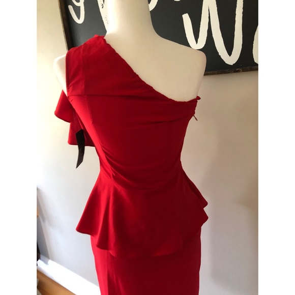 Elegant one shoulder red dress - Picture 4 of 10
